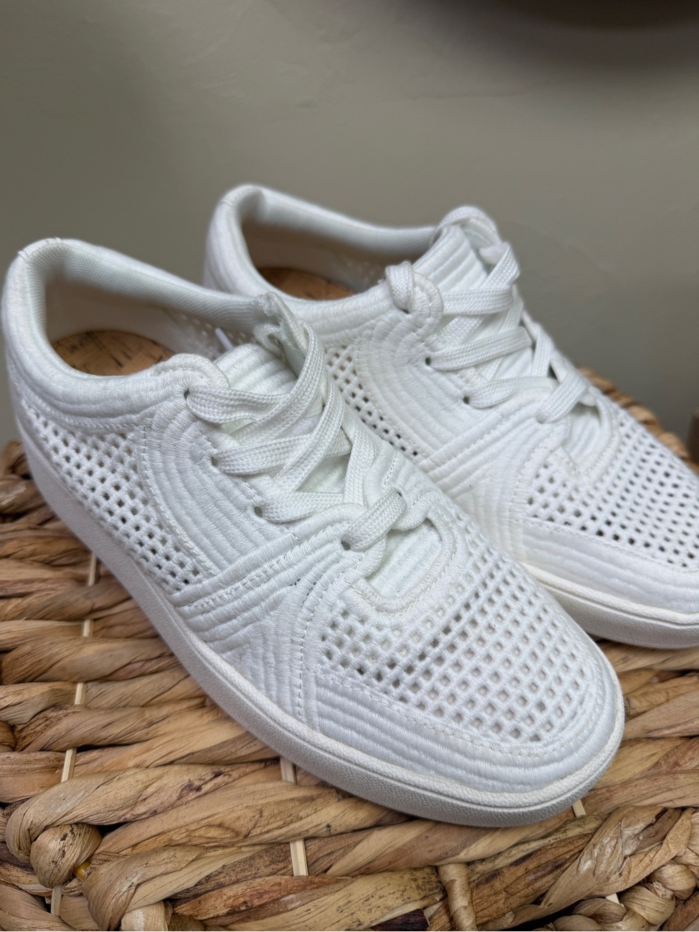 LUCKY BRAND Womens Knit Sneakers White 7 US NEW